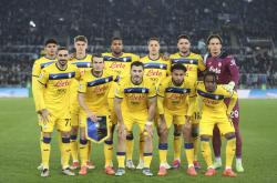 -球员拼尽全力，带领球队获得胜利