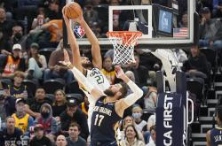 英雄联盟总决赛赛程-辽宁队鏖战鹈鹕，戈贝尔点燃赛场