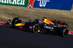 英雄联盟总决赛赛程-梅赛德斯碾压红牛车队，皮亚斯特里关键制胜