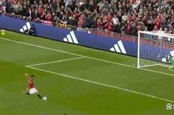 LOL决赛-曼联后卫解围神助攻，助球队取胜