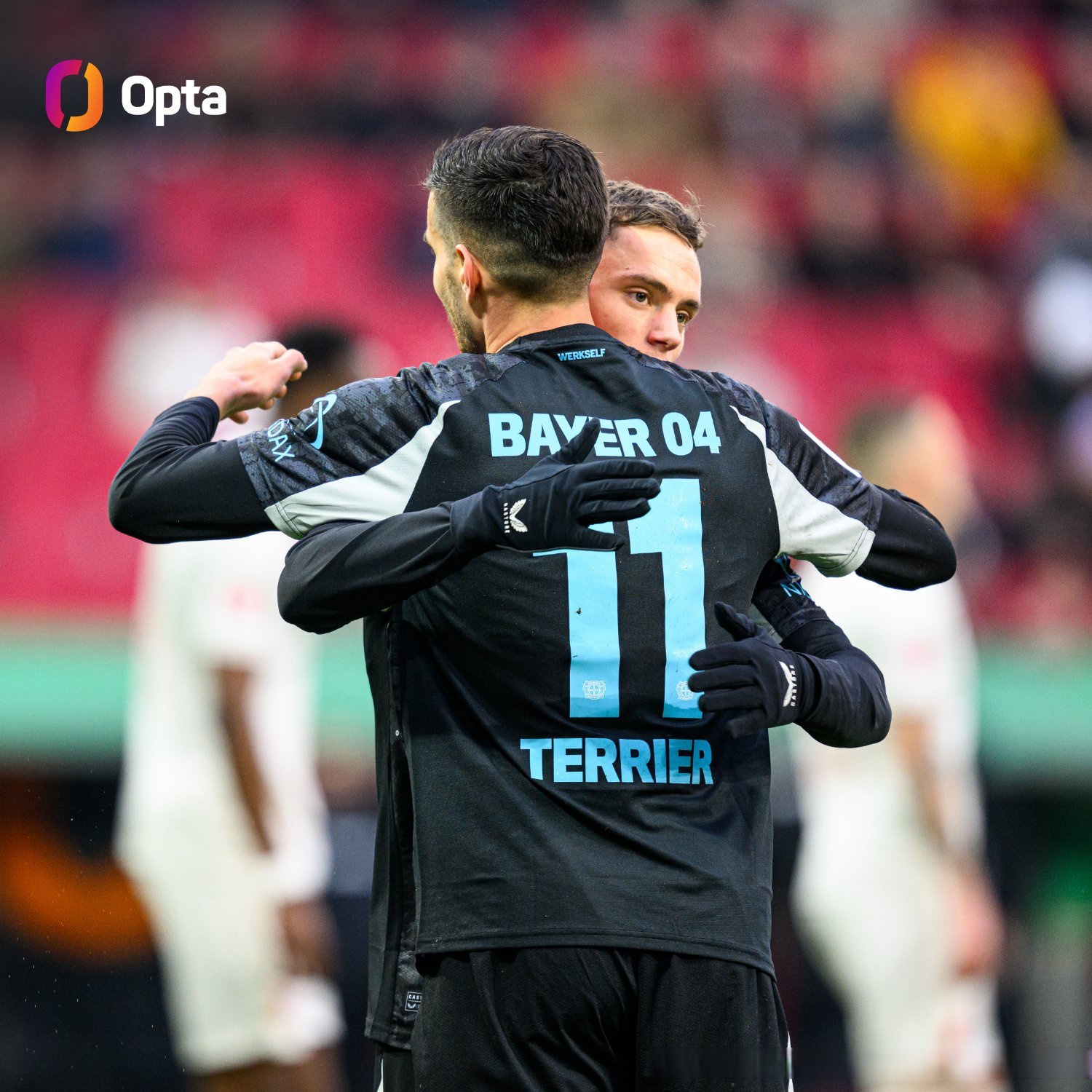 奥格斯堡逼平勒沃库森,主场保持不败 奥格斯堡逼平勒沃库森,主场保持不败