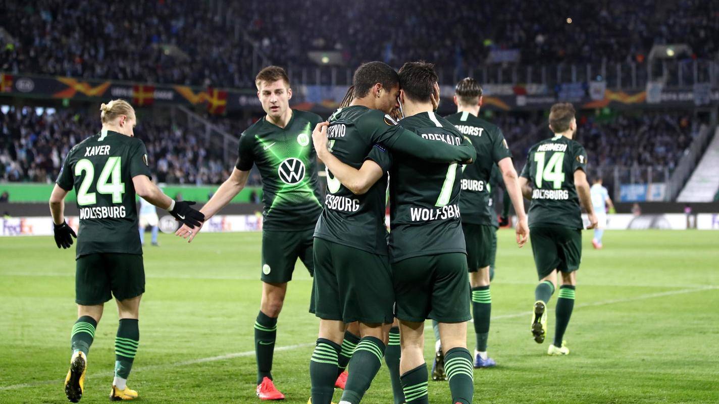 包含沃尔夫斯堡队主场击败对手，德甲积分榜上升至第三的词条