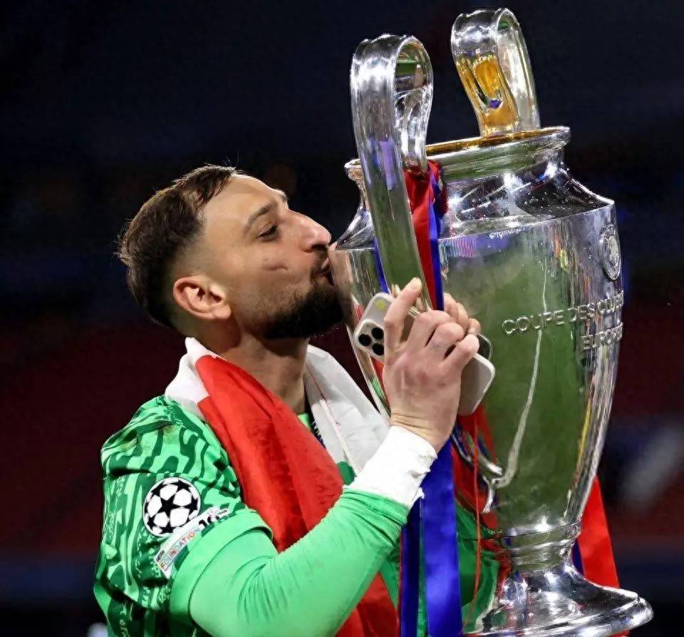 曼城门将因伤缺席比赛，球队冲击联赛冠军受影响的简单介绍