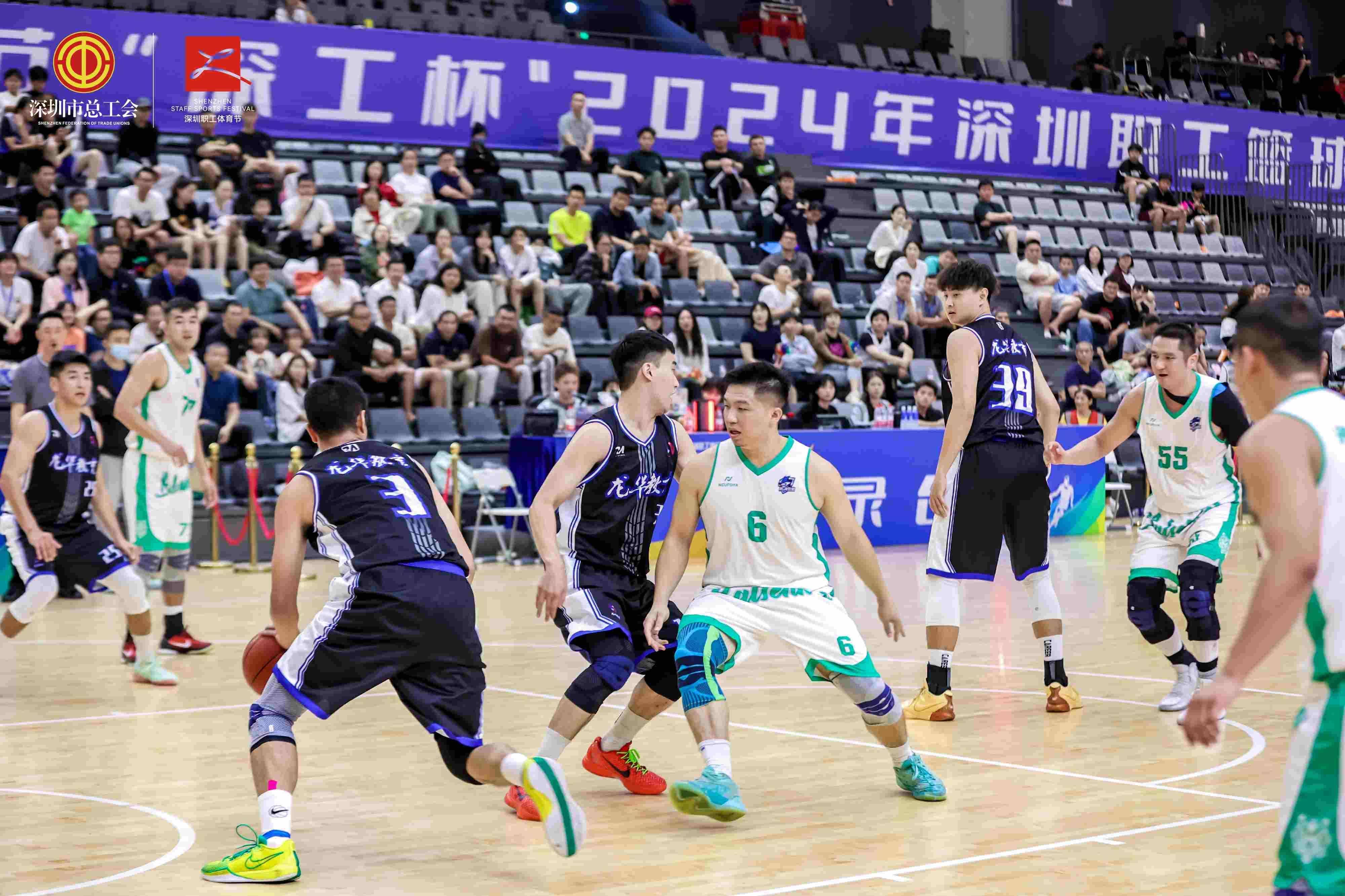 篮球赛场上，顶级球队展示精湛球技的简单介绍