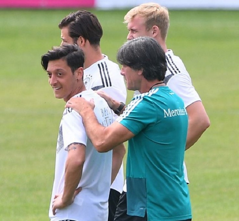 包含德国队轻取丹麦队，辛杜惊艳四座的词条