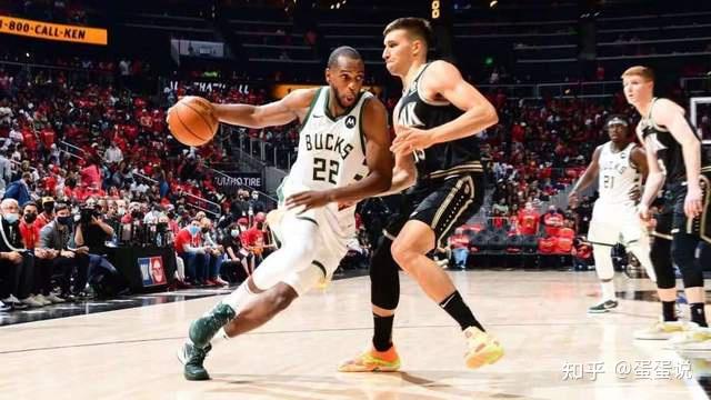 关于四川队完胜雄鹿,布克统治全场的信息 关于四川队完胜雄鹿,布克统治全场的信息