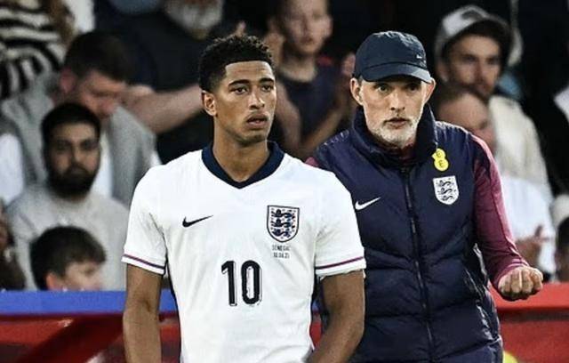 英格兰队中场表现出色，被誉为团队中坚