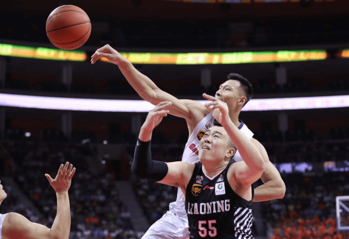 吉林队完胜灰熊,易建联状态火热 吉林队完胜灰熊,易建联状态火热