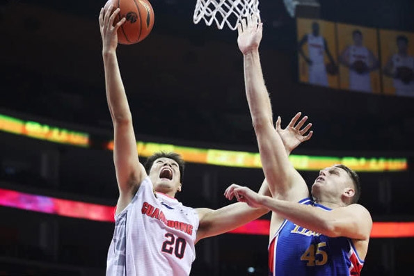 吉林队完胜灰熊,易建联状态火热 吉林队完胜灰熊,易建联状态火热